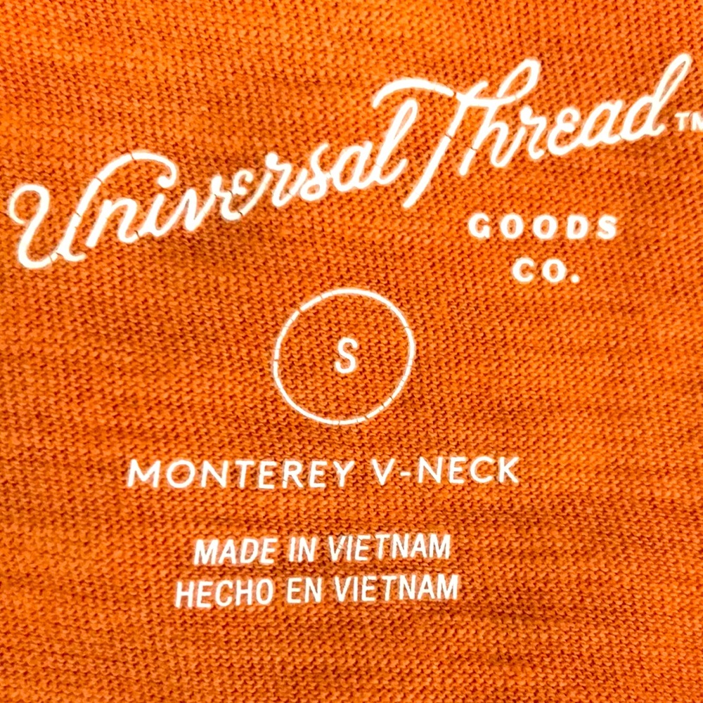 Universal Thread V-Neck Tee. - Picture 3 of 4